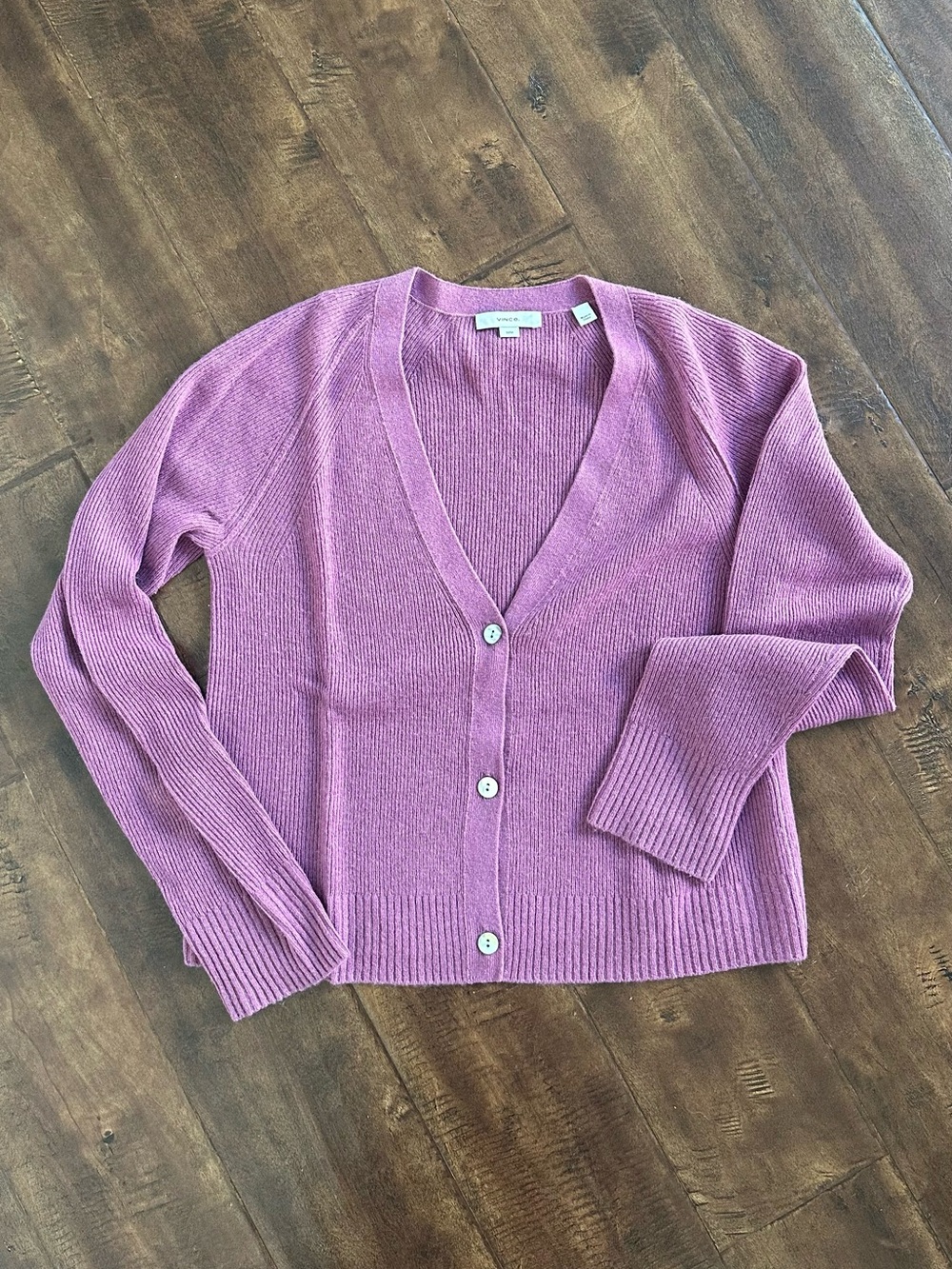 Vince cashemir Lavender-Pink V-Neck Button Cardigan